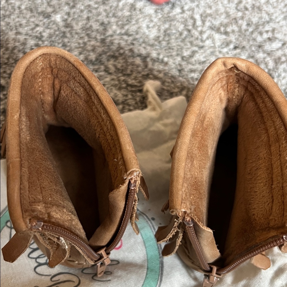 Little Love Bug Barefoot Fringe Baby Moccasins - Picture 6 of 8
